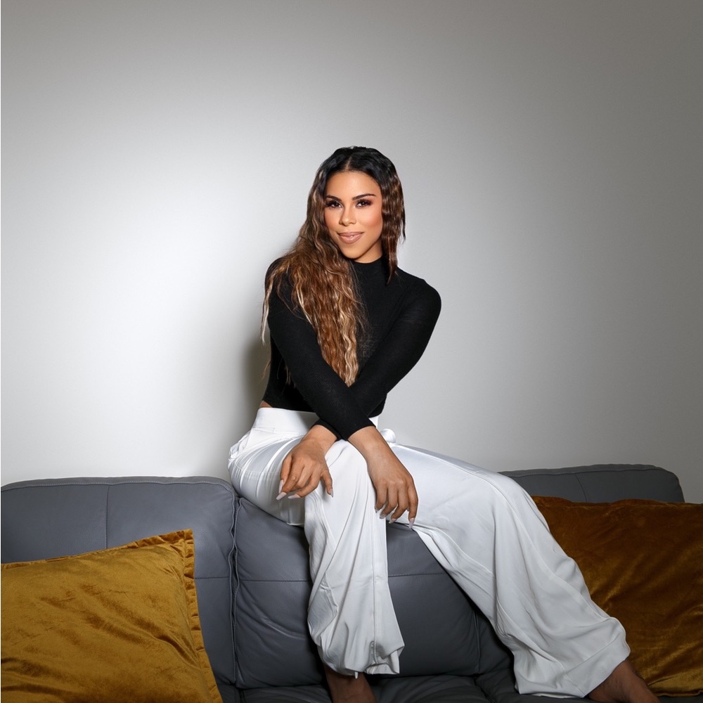 Meet your Posher, Loralei